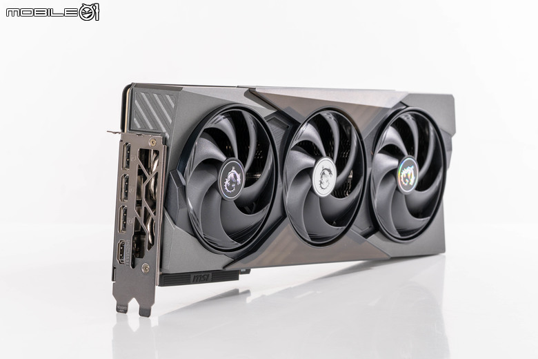 微星 GeForce RTX 5070 Ti 16G GAMING TRIO OC PLUS 顯示卡開箱實測 以大型散熱設計壓制效能提升熱情