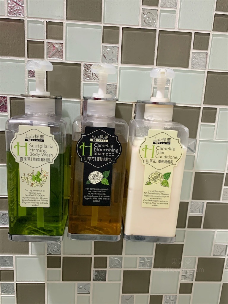 點我看大圖 獨棟主題式溜滑梯小木屋,房間裡面有滑梯還有很多玩具、玩偶,小朋友玩得超開心!