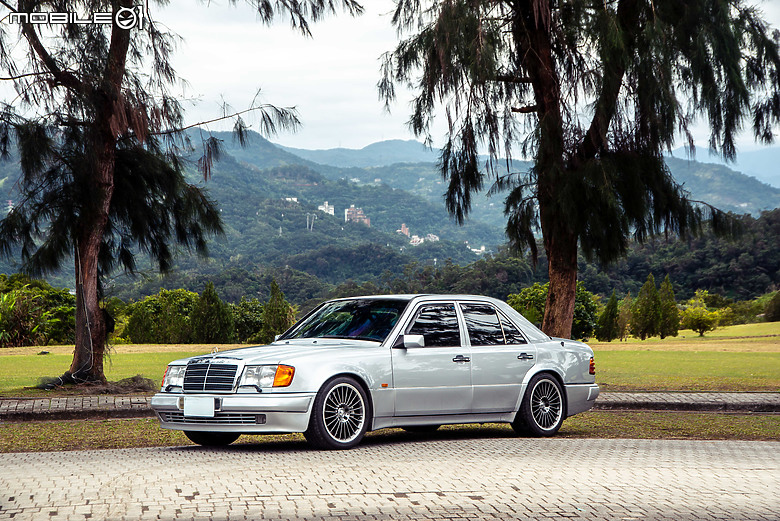 Mercedes-AMG E 53 Hybrid 4MATIC+試駕|完美詮釋性能與節能得以並存!feat. W124 500E