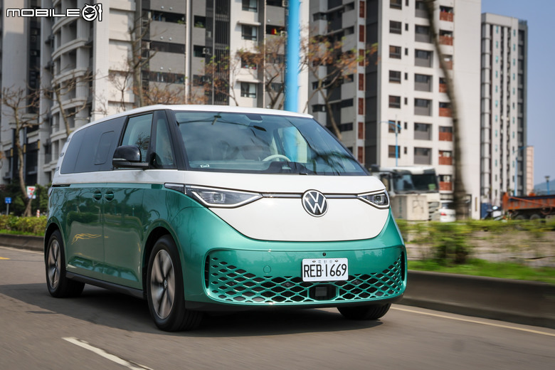 福斯商旅 Volkswagen ID.Buzz Pro S 試駕|承先啟後的經典味、豐富且出色的空間機能!