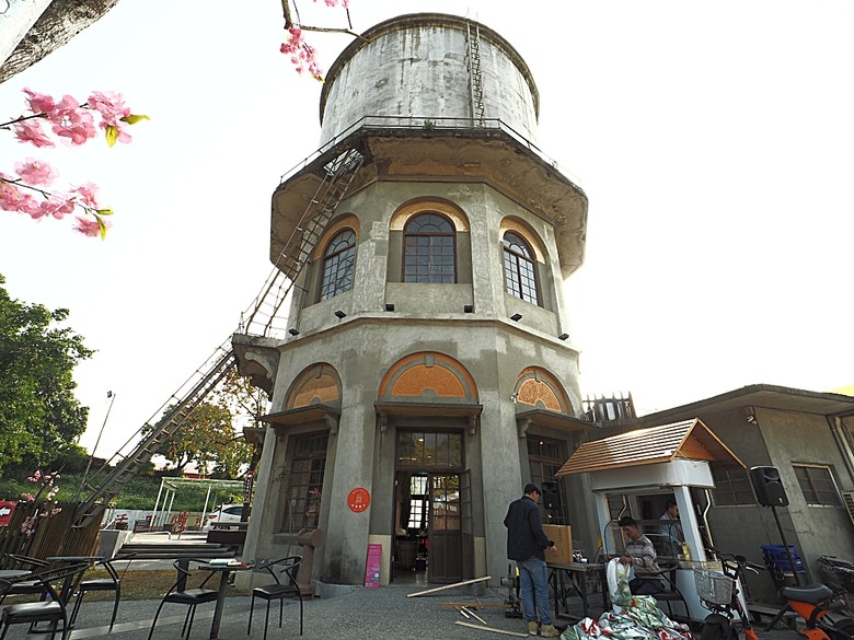 北港文化中心、北港登記所｜遊客中心、北港朝天宮、水道頭文化園區、甕牆、集雅軒、義民廟，還有鴨ㄚ小麵店之神級滷肉飯與日發製飴店之北港飴 — 2025年農曆年前返鄉順路之 北港半日小旅行 —【小惡魔畫蛇添福】補篇(5)