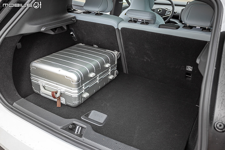Volvo EX30 Twin Motor Performance 試駕｜ 有型、有趣但不容小覷的純電小休旅！