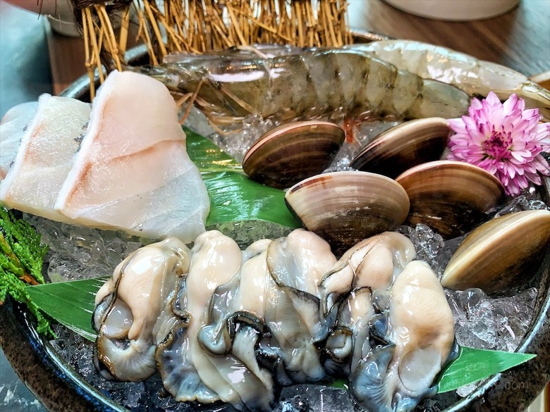 點我看大圖 火鍋餐前奉茶的儀式感,嚴選食材的精緻鍋物,咕溜的烏龜仙草凍,綿密的霜淇淋在這都吃的到