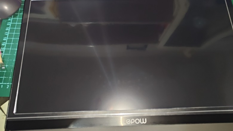 白牌攜帶式螢幕開箱簡易測試