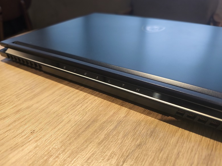 質感與效能兼具的MSI Stealth 16 AI Studio簡單開箱