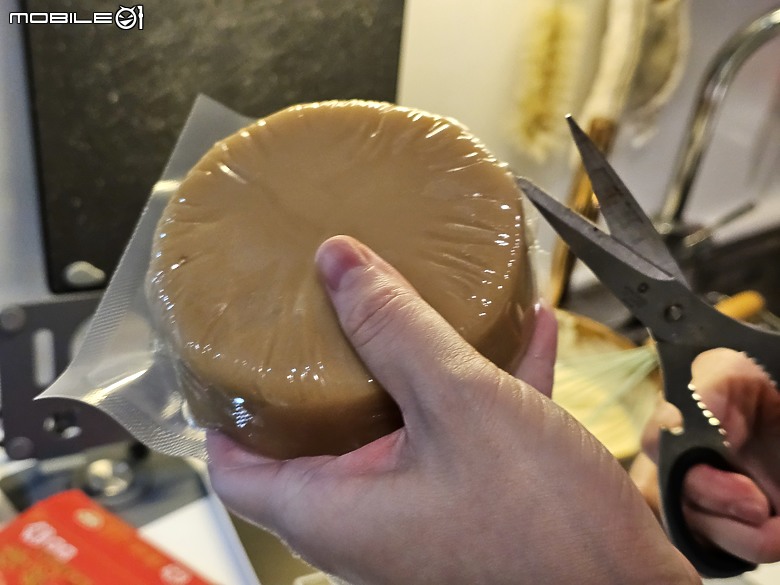 點我看大圖 年後小確幸:和老婆一起炸年糕,重溫兒時的甜蜜滋味