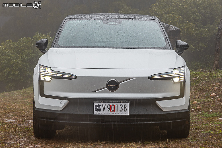 Volvo EX30 Twin Motor Performance 試駕| 有型、有趣但不容小覷的純電小休旅!