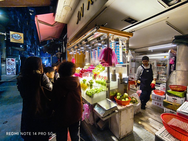 點我看大圖 除夕西門團圓feat. Redmi note 14 pro