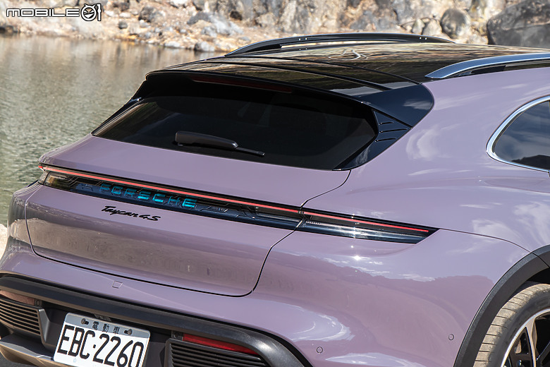 Porsche Taycan 4S Cross Turismo 小改款試駕|性能、續航大提升,還有難以取代的獨特性!