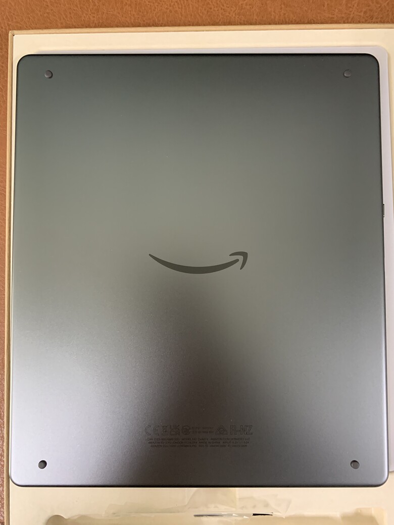 這是最大的Kindle喔～2024 最新款Kindle Scribe2 vs Paperwhite 6