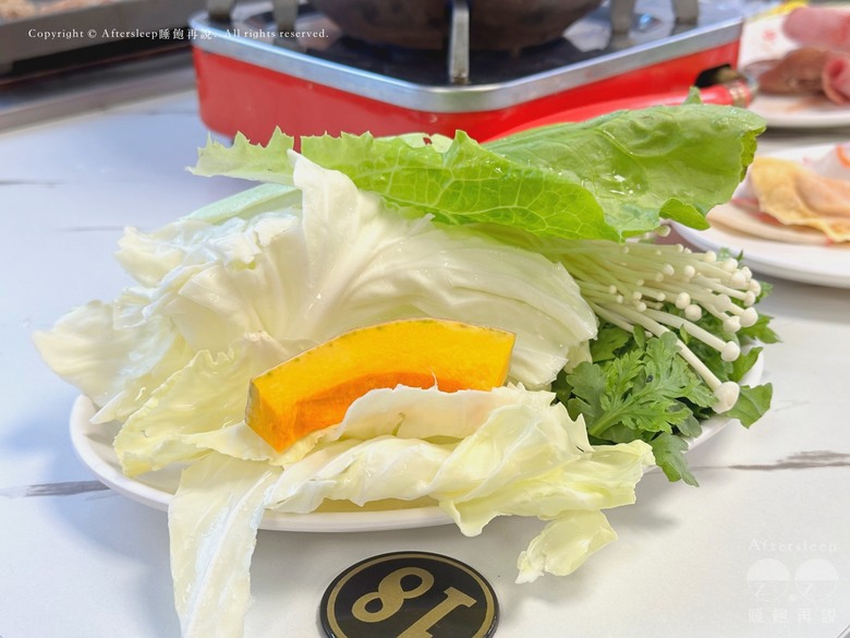 高雄鼓山｜中將燒肉屋＿在地老店燒肉吃到飽／無油煙的磁盤烤肉／CP值超高的火烤兩吃