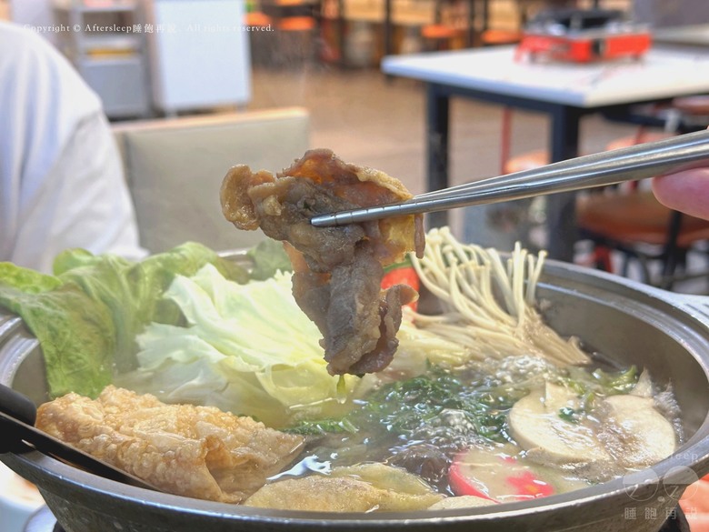 高雄鼓山｜中將燒肉屋＿在地老店燒肉吃到飽／無油煙的磁盤烤肉／CP值超高的火烤兩吃