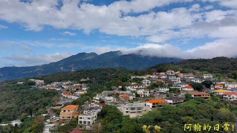 【郊山走走】 台湾よ、永に幸なれ。台灣幸福石、展翅高飛丹鳳山、熱門健行景點軍艦岩 輕鬆健行北投10連峰