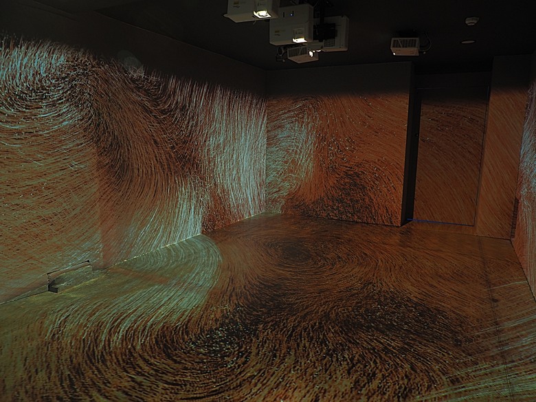 車城 落山風藝術季 【看海美術館展區、海口村街道及村落展區、墾丁長灘休閒飯店、紅柴。居 山海之隅】,順遊恆春縣城東門及北門、恆春文化中心民謠館,品嚐半島特色美食 — 香酥鴨、綠豆蒜 — 2025年初 國境之南看海賞藝小旅行 【小惡魔畫蛇添福】補篇(2)