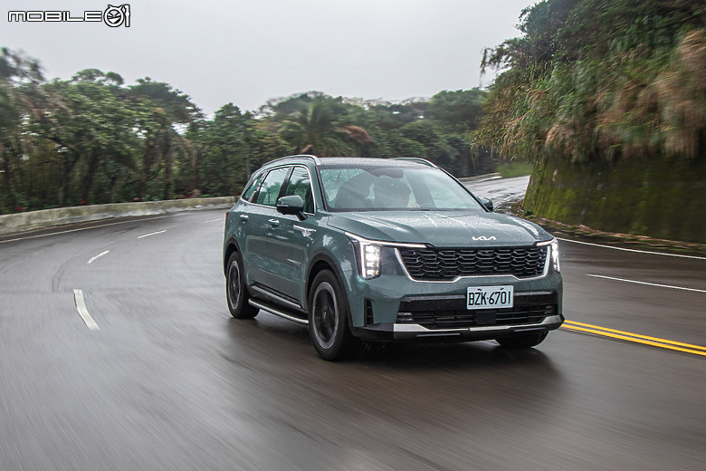 今晚,我想來點韓風休旅全家餐!Hyundai Santa Fe vs. Kia Sorento