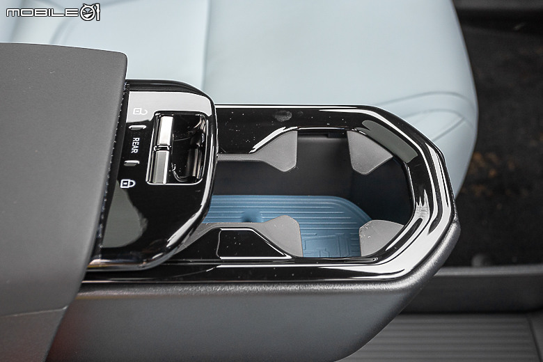 Volvo EX30 Twin Motor Performance 試駕｜ 有型、有趣但不容小覷的純電小休旅！