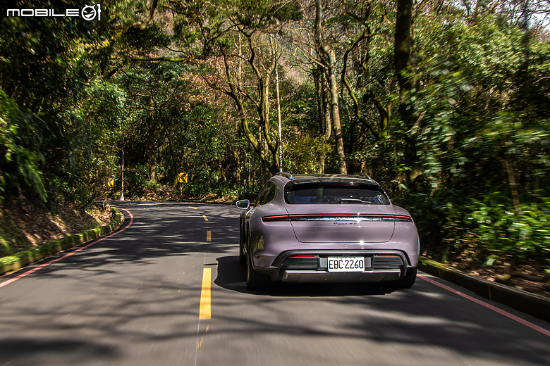 Porsche Taycan 4S Cross Turismo 小改款試駕|性能、續航大提升,還有難以取代的獨特性!