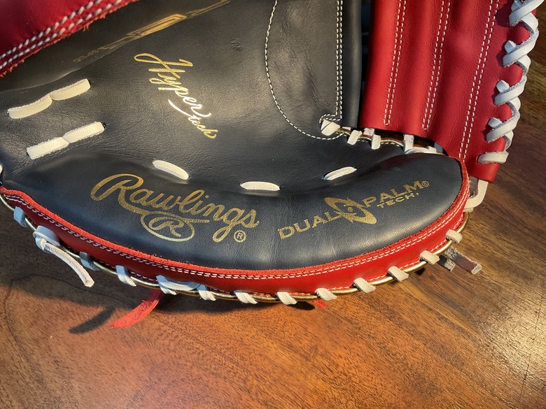 Rawlings 9歲左撇子也能用的捕手手套 ！