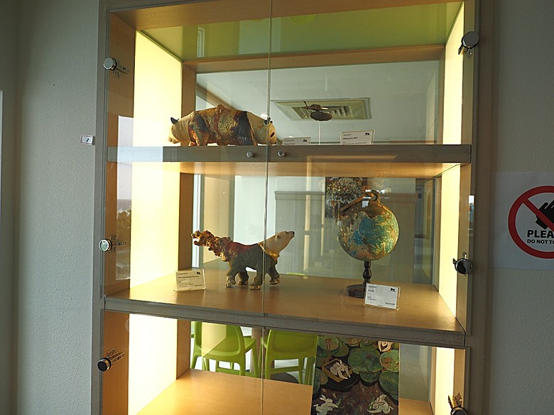 車城 落山風藝術季 【看海美術館展區、海口村街道及村落展區、墾丁長灘休閒飯店、紅柴。居 山海之隅】，順遊恆春縣城東門及北門、恆春文化中心民謠館，品嚐半島特色美食 — 香酥鴨、綠豆蒜 — 2025年初 國境之南看海賞藝小旅行 【小惡魔畫蛇添福】補篇(2)