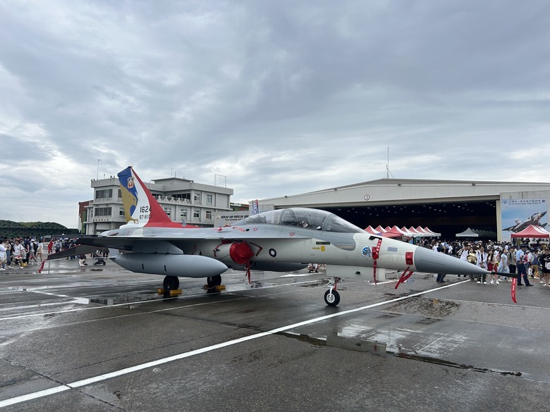 騎趣仁德「戰鬥機起飛藝術圖」踩點記