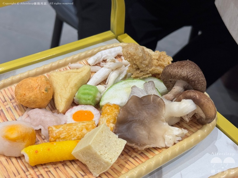 高雄前鎮｜汕頭泉成沙茶潮鍋（高雄五甲公園店）＿人潮滿滿服務親切