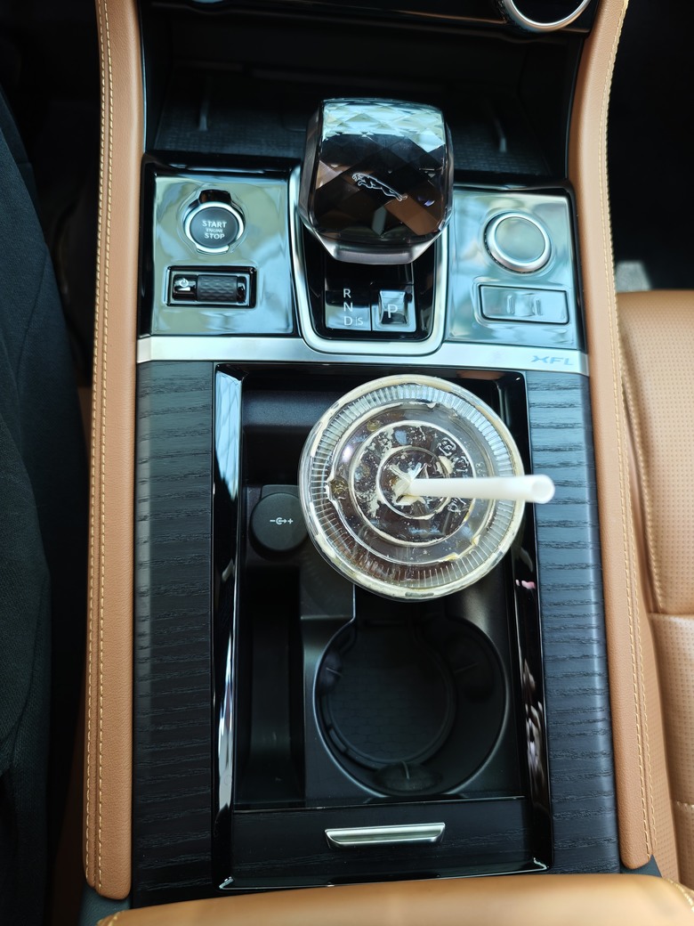 賞車賞到對岸去之好久不見的 – Jaguar XFL P300 AWD