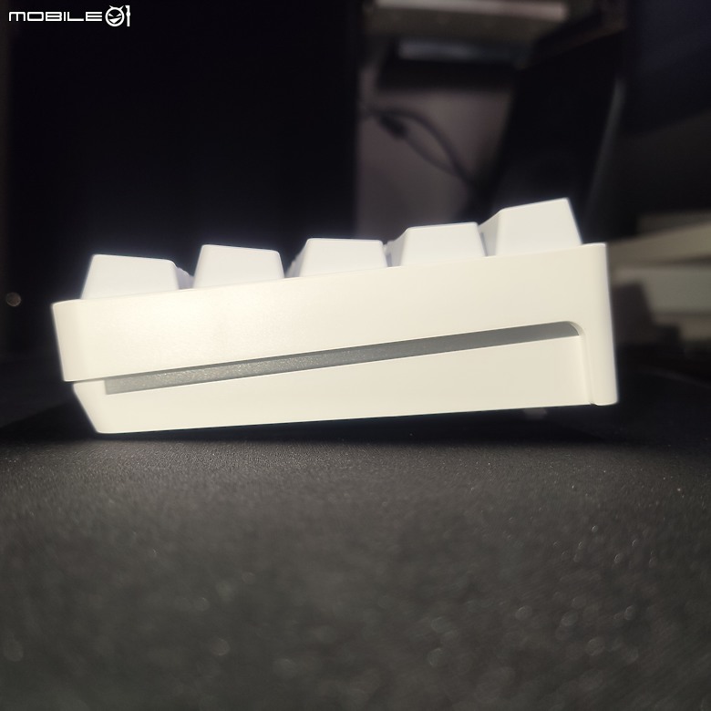 【開箱】61鍵 K649炫彩真機械有線鍵盤