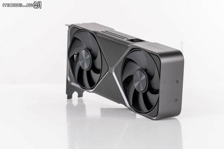 NVIDIA GeForce RTX 5070 FE 創始版顯示卡開箱實測 顯示記憶體再多一點會更好的 1440p 主力選擇