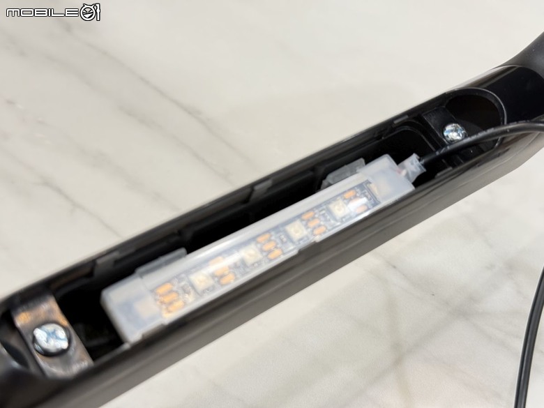 色彩繽紛!威世波WAVEST 電競Style 鋁合金氣壓螢幕支架