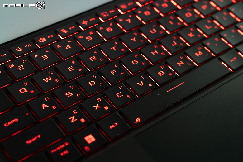 ROG Flow Z13 (2025) 測試報告｜內顯也能戰 3A 大作，二合一電競筆電再進化！