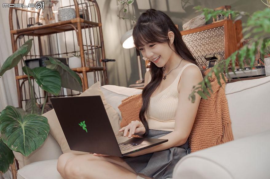 點我看大圖 Razer Blade 16 效能完整解析|RTX 5090 Laptop GPU 讓筆電再次超越效能限界