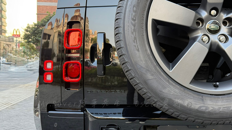 Defender 110 D300 X-Dynamic HSE聖托里尼黑 照片分享