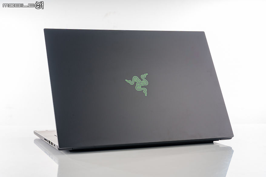Razer Blade 16 效能完整解析|RTX 5090 Laptop GPU 讓筆電再次超越效能限界
