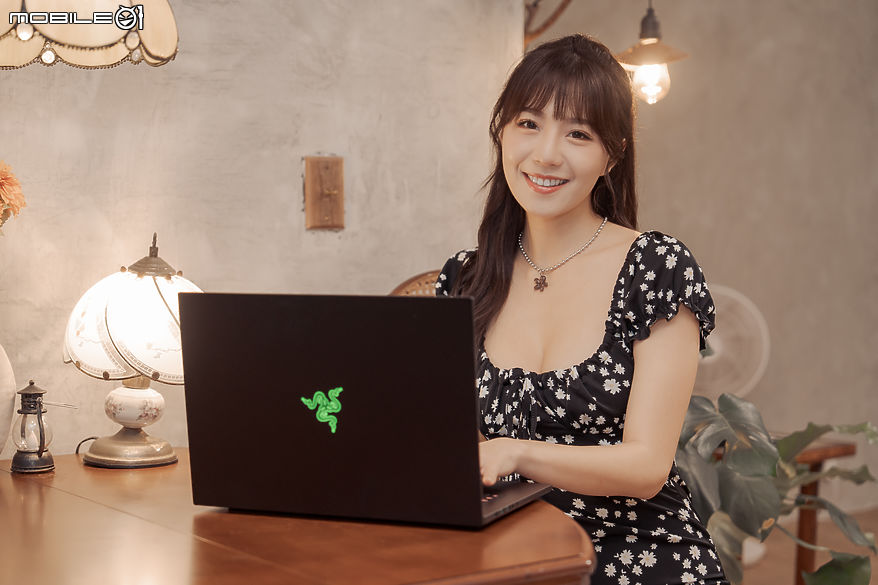 點我看大圖 Razer Blade 16 效能完整解析|RTX 5090 Laptop GPU 讓筆電再次超越效能限界