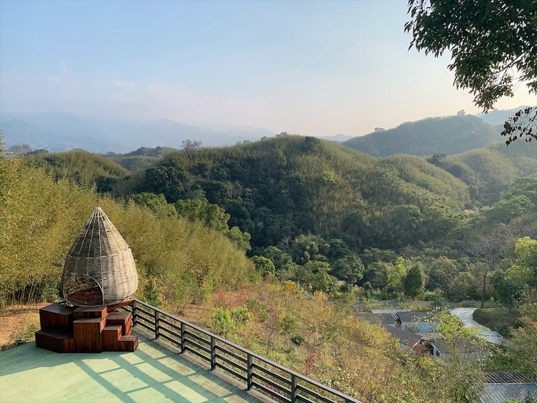 蟲鳴鳥語、竹林群山環繞、星光點點,讓人和毛孩都感到放鬆的渡假莊園