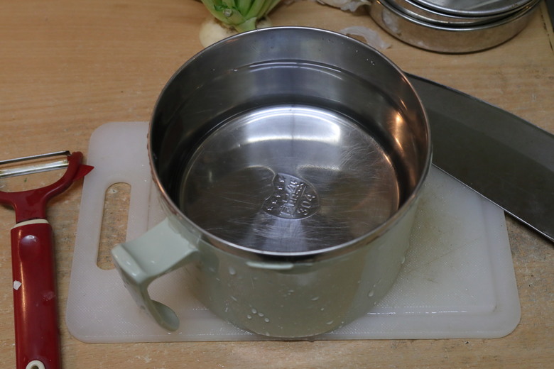 【都市小廚】極致簡單的美味，用「心」即可，蘿蔔雞湯 - 大漠國渡