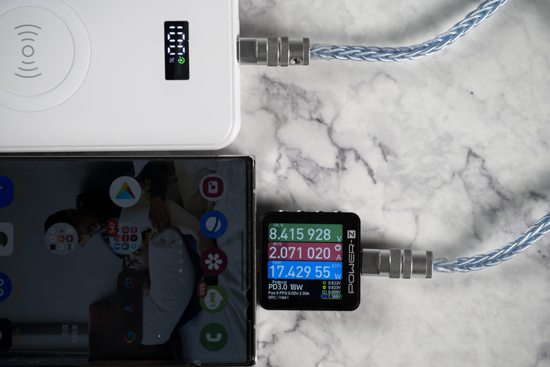 點我看大圖 【開箱測試】GIGASTONE QP-10100W 10000mAh 3合1 無線快充行動電源