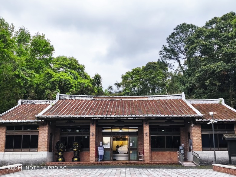 送姪女紅米note14pro先幫他開箱了