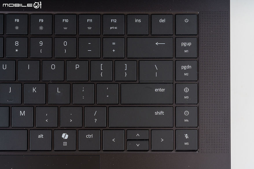 Razer Blade 16 效能完整解析｜RTX 5090 Laptop GPU 讓筆電再次超越效能限界