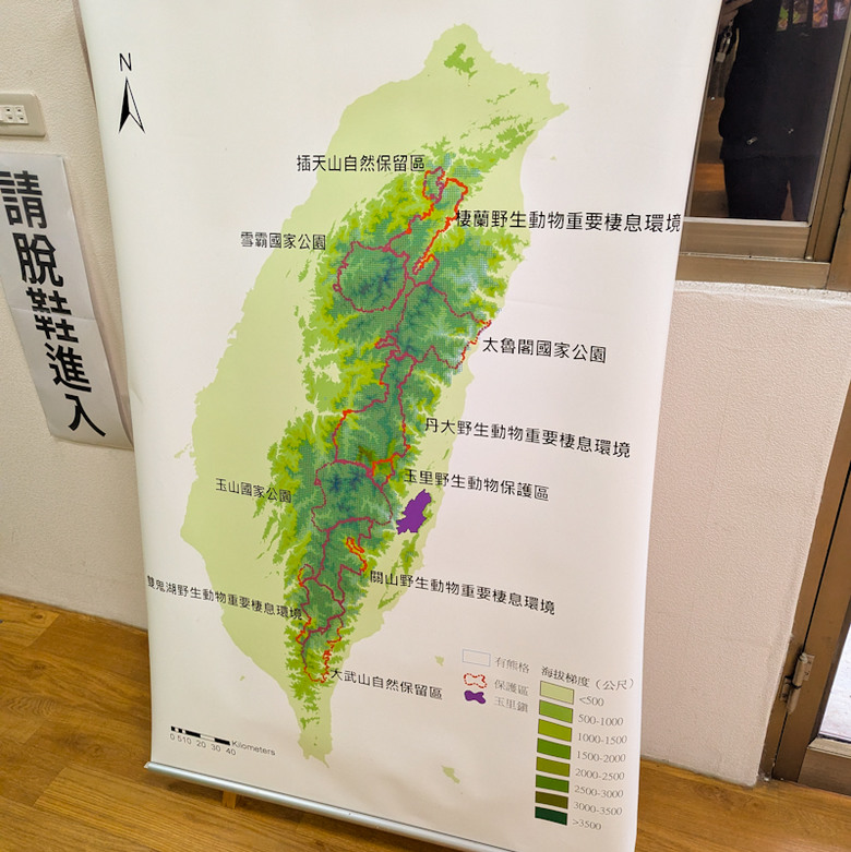 【不是遊記 - 16】別有一種意思的玉里 -- 橋頭臭豆腐、黑熊教育館、車站二樓瑞蓮咖啡