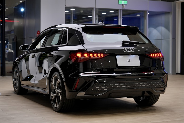 實車分享｜小改款 𝐀𝐮𝐝𝐢 𝐀𝟑 𝐒𝐩𝐨𝐫𝐭𝐛𝐚𝐜𝐤 𝟑𝟓 𝐓𝐅𝐒𝐈 𝐒 𝐥𝐢𝐧𝐞｜正式進駐