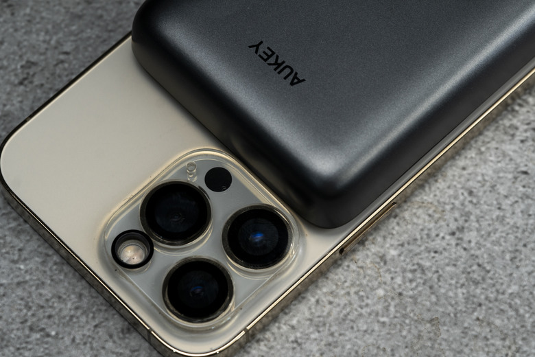 【開箱測試】AUKEY Qi2 10000mAh ( PB-MS06)磁吸無線行動電源