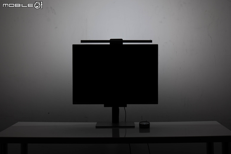 BenQ ScreenBar Halo 2 螢幕掛燈開箱體驗 以更廣照明範圍／貼心操作設計提升工作效率的好物