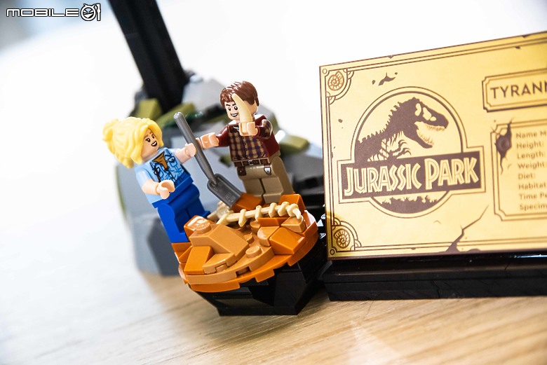 【樂高開箱】LEGO 76968 侏羅紀公園之暴龍化石登場，長度達一公尺的擬真震撼！