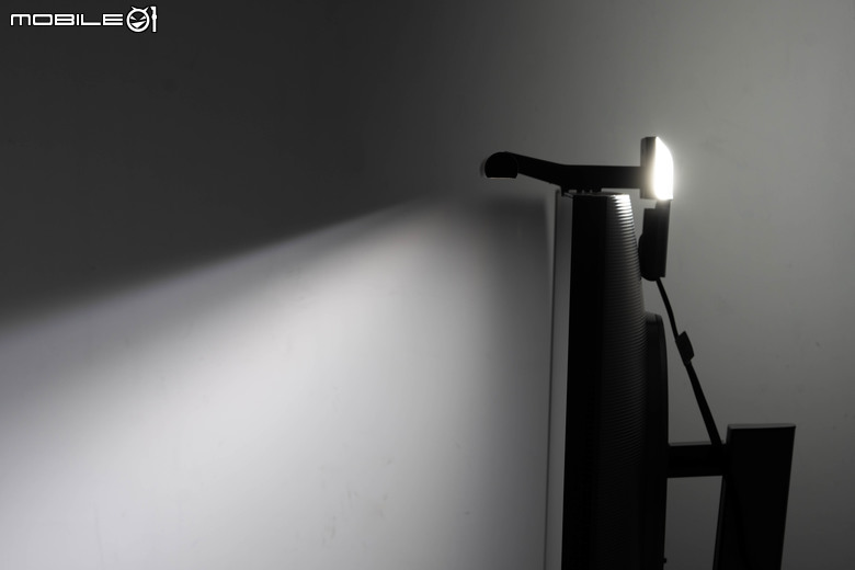 BenQ ScreenBar Halo 2 螢幕掛燈開箱體驗 以更廣照明範圍/貼心操作設計提升工作效率的好物