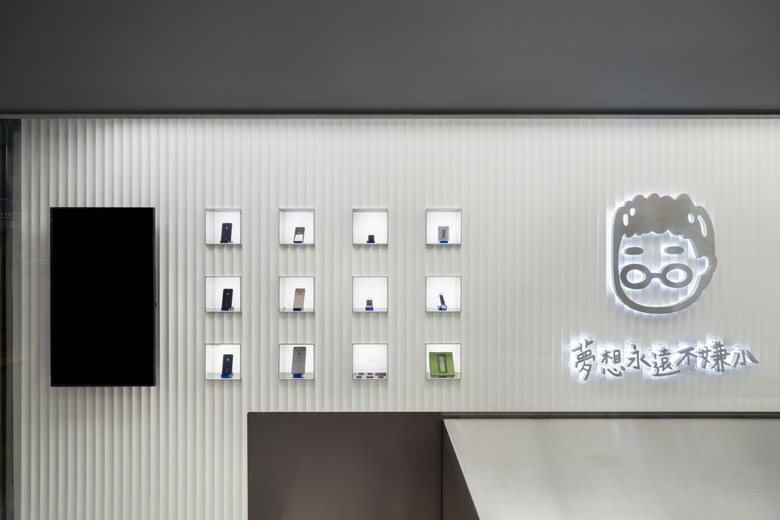 台南商業空間設計分享│Q哥手搖飲店│科技感不鏽鋼店面
