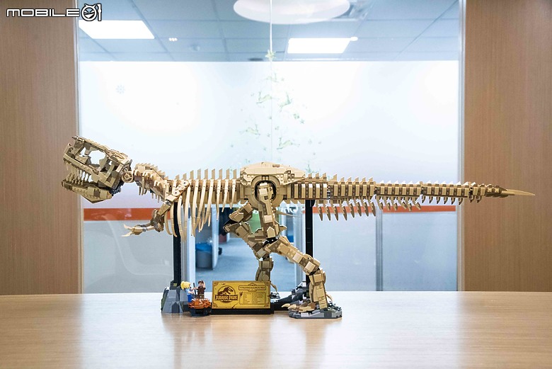 【樂高開箱】LEGO 76968 侏羅紀公園之暴龍化石登場，長度達一公尺的擬真震撼！