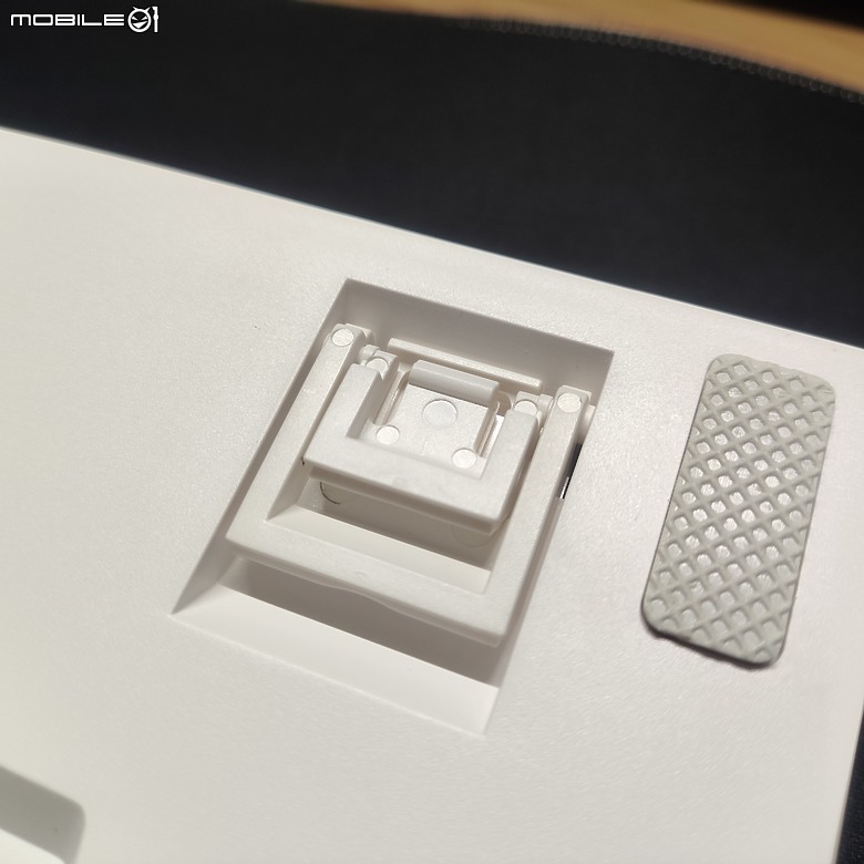 【開箱】61鍵 K649炫彩真機械有線鍵盤