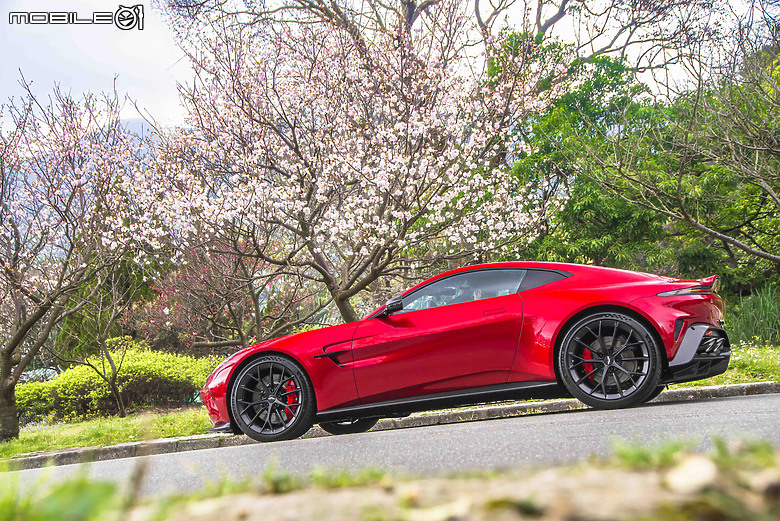 Aston Martin New Vantage 試駕｜戰鬥指數飆升的運動好手！