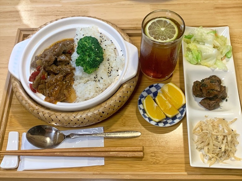 蟲鳴鳥語、竹林群山環繞、星光點點,讓人和毛孩都感到放鬆的渡假莊園
